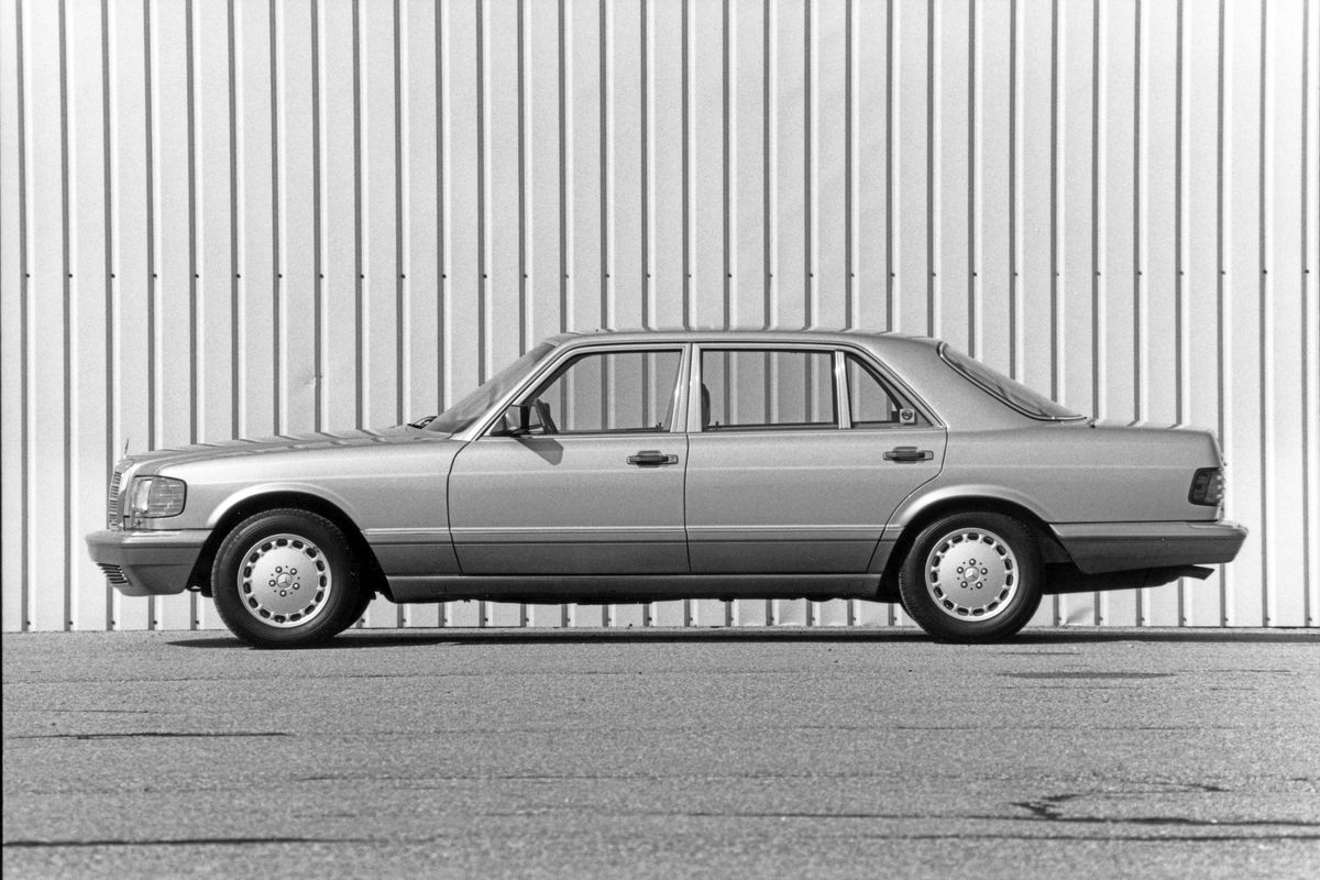 View Photos of the 1987 Mercedes-Benz 560SEL