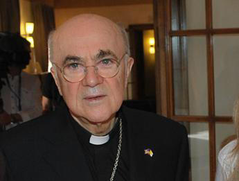 monsignor viganò accusato di scisma, nuovo j'accuse contro il papa