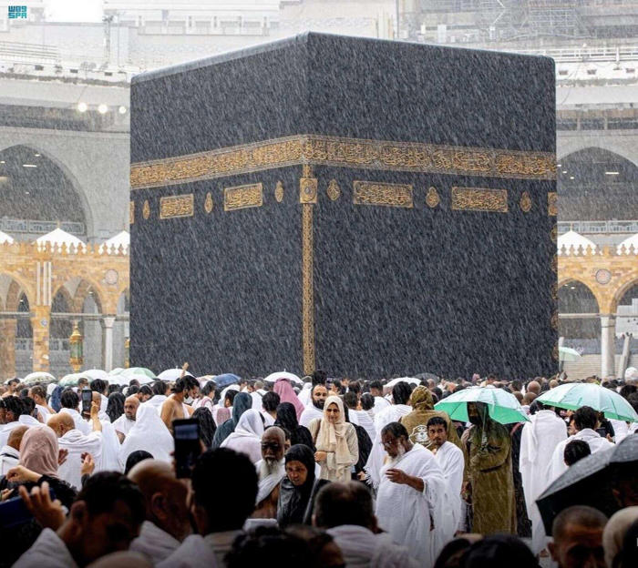 saudi arabia resumes issuing umrah visas as haj ends