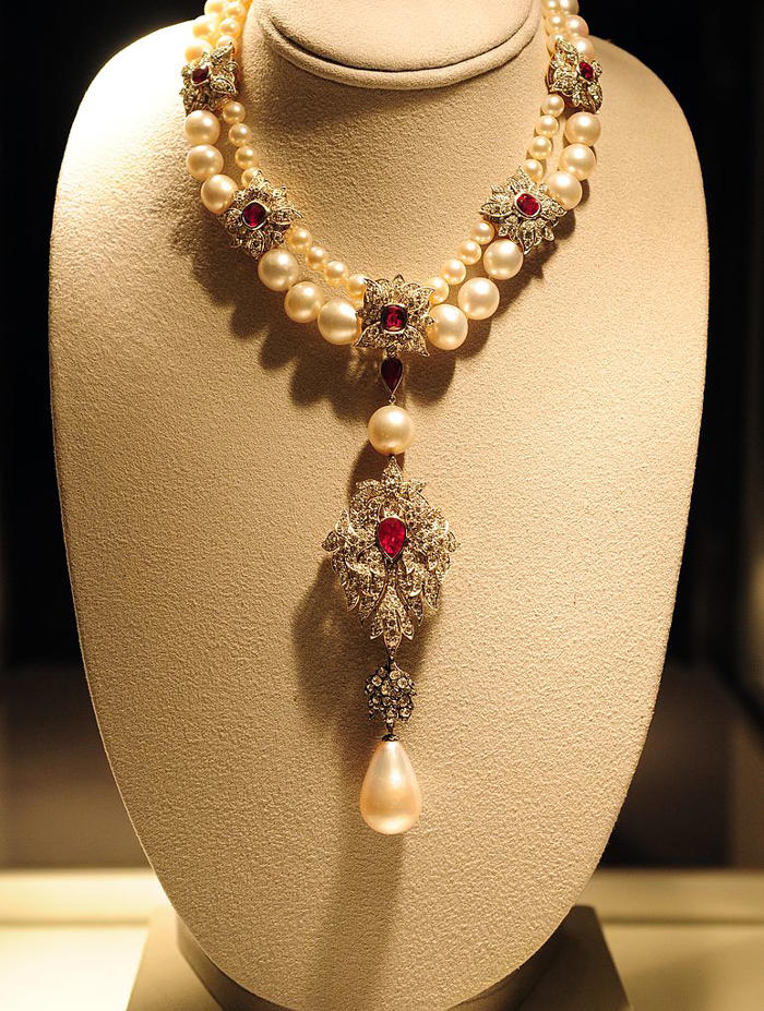 the world's priciest pearls: jewels owned by marie antoinette, elizabeth taylor and more stunning sea stones