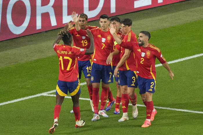 spain advances to knockout round at euro 2024 with statement win over defending champion italy