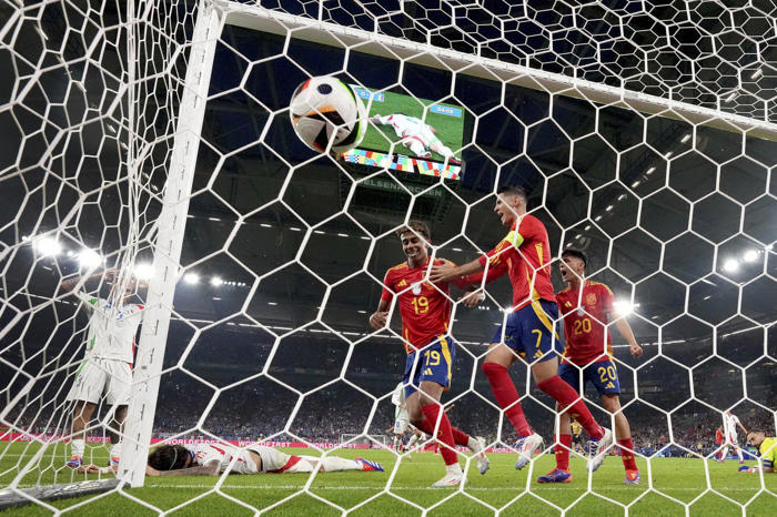 spain advances to knockout round at euro 2024 with statement win over defending champion italy