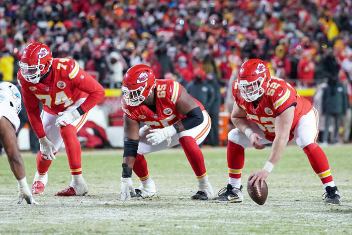 should chiefs re-sign creed humphrey & trey smith in 'final moves?'