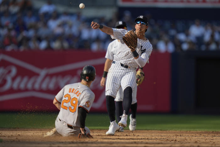 orioles use big 2nd inning against gil to rout yankees 17-5 and win 22nd straight series vs. al east