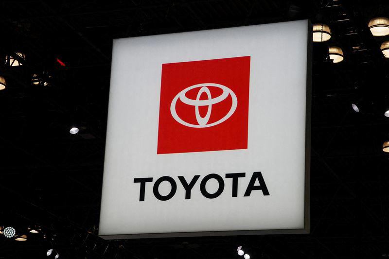 toyota suspends deliveries of grand highlander, lexus tx suvs over air bag issue