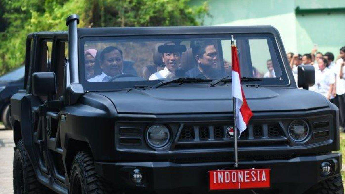 doa prabowo untuk jokowi yang berulang tahun ke-63 disertai foto naik kendaraan taktis
