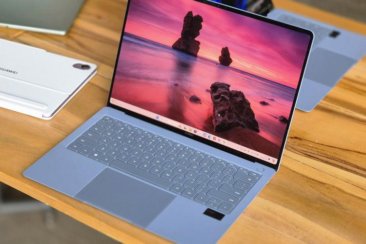microsoft, huawei hadirkan 2 laptop baru dengan layar oled & intel core ultra