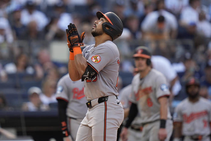 orioles rout yankees 17-5 to win three-game series