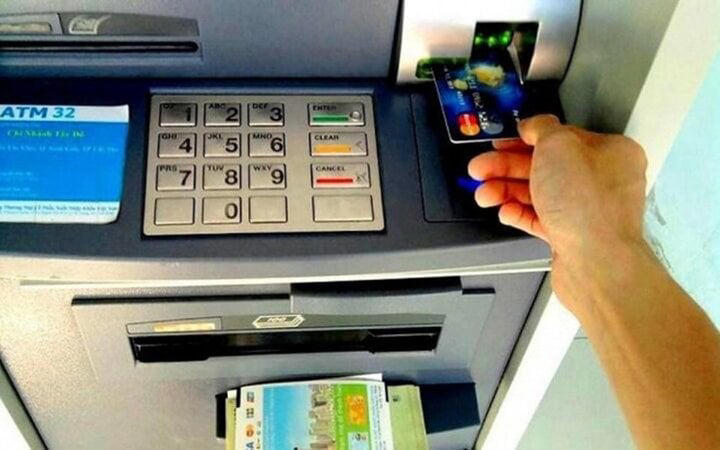 Mỗi cây ATM chứa một lượng tiền khác nhau. (Ảnh minh họa)