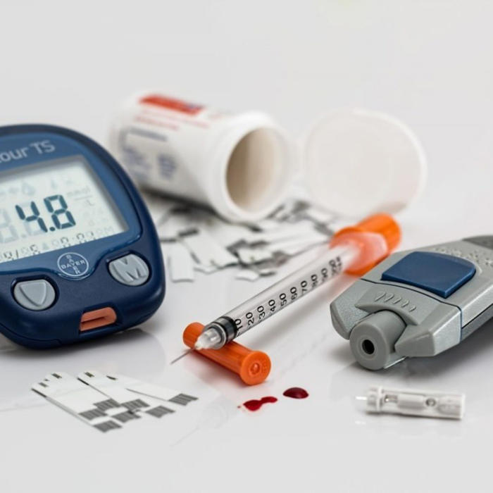 diabetes: monitoreo de la glucosa en sangre: ¿glucómetro o monitor continuo?
