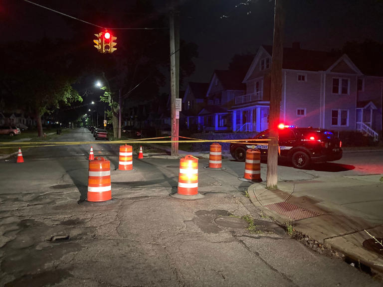 Sinkhole closes intersection on Cleveland’s West Side