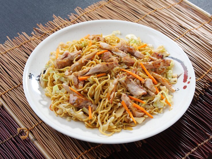 Chinapfanne mit Huhn &amp; Nudeln: Besser als beim Lieblings-Imbiss!