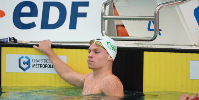 léon marchand tranquille en séries du 200 m 4 nages aux championnats de france