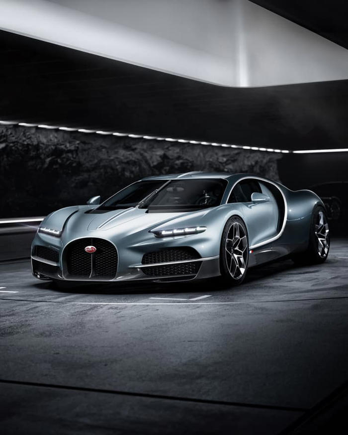 bugatti présente sa toute nouvelle hypersportive, première hybride signée par le constructeur