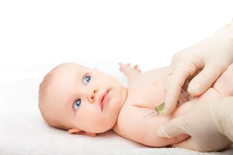 doporučená očkování v těhotenství chrání hned třikrát – maminku, plod i novorozence. musí však být podáno v pravý čas