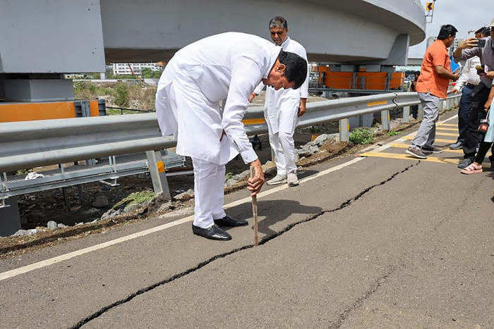 cracks on atal setu? maharashtra congress chief nana patole inspects site, says 'lives of people in danger'
