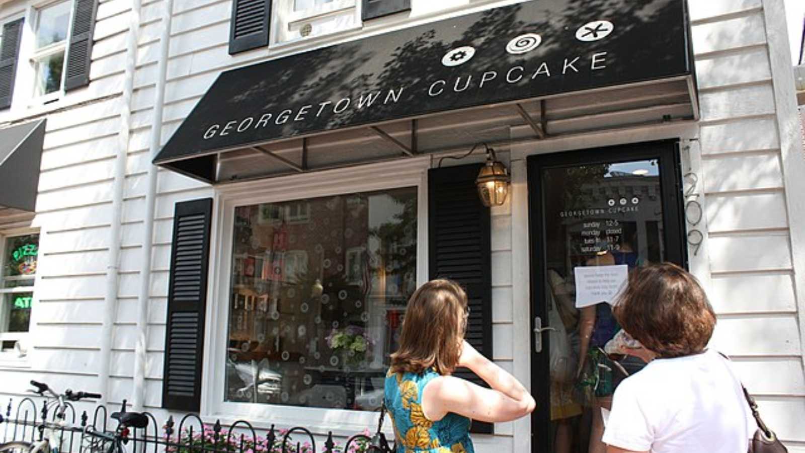 <p><span>Long lines and overpriced cupcakes make Georgetown Cupcakes a sugar-coated disappointment for many visitors. You're better off finding a local bakery without the hype.</span></p>