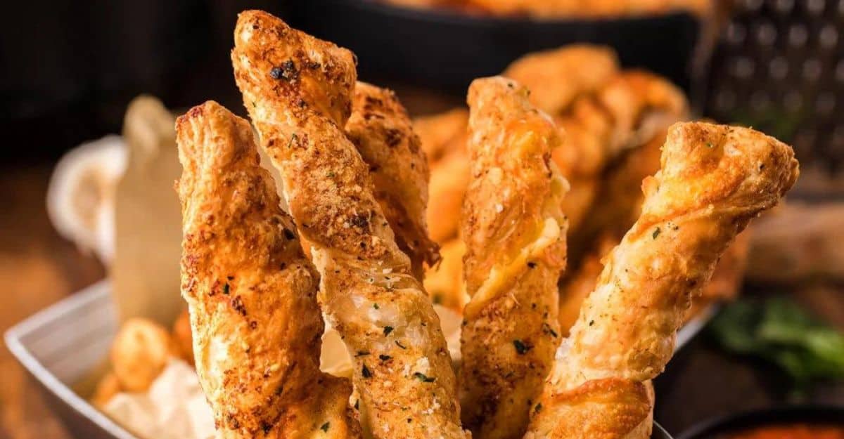 <p>Homemade puff pastry garlic cheese with Parmesan and mozzarella popped into an air fryer is a delicious and mouthwatering dish. This is a perfect appetizer for those hot and lazy afternoons.</p> <p>Get the recipe: <a href="https://xoxobella.com/air-fryer-puff-pastry-garlic-cheese-twists/?fbclid=IwZXh0bgNhZW0CMTAAAR0384hnJpVqRgBB_nNCqxyrf0AXj_9dpKc3cIghR6Kry1tVmkoiMLmVSzc_aem_ZmFrZWR1bW15MTZieXRlcw" rel="noreferrer noopener">Air fryer Puff Pastry Garlic Cheese Twists</a></p>