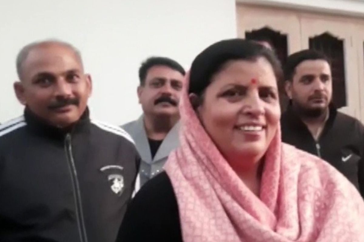 Himachal CM's Wife Kamlesh Kumari Files Nomination Papers To Contest ...