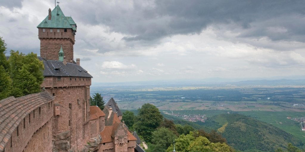 méconnu des touristes, ce petit château médiéval situé à côté d'un lieu bien connu des alsaciens est enfin ouvert au public