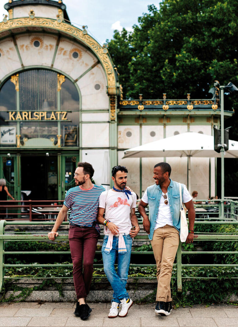 Three gay friends gather at Otto Wagner Pavillon, Karlsplatz, Vienna. Photo by WienTourismus/Paul Bauer.