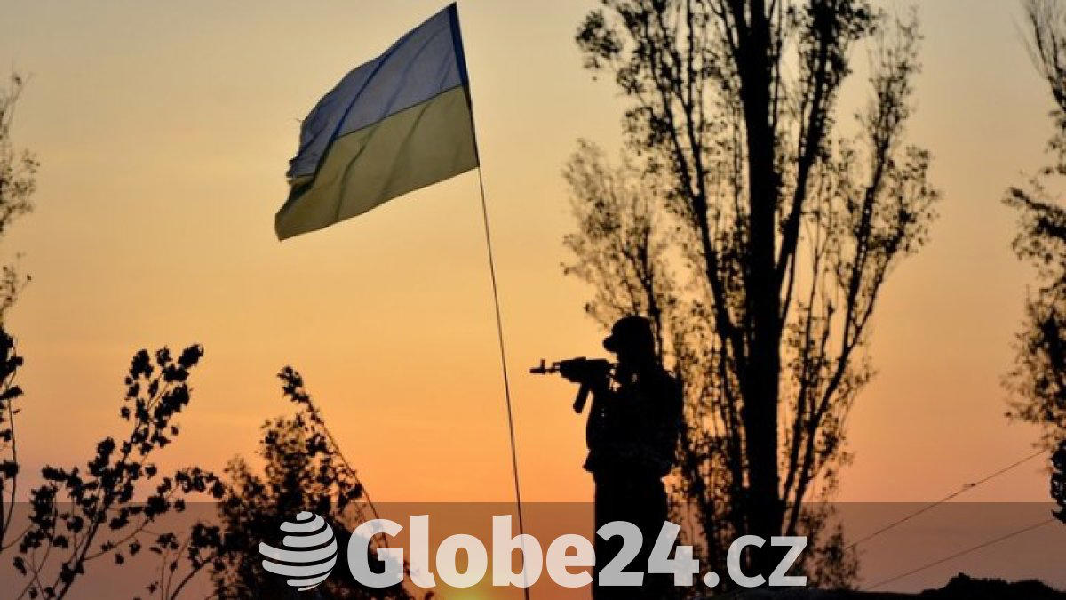ukrajina podnikla rozsáhlé útoky dronů na ruské ropné rafinérie a radarové stanice
