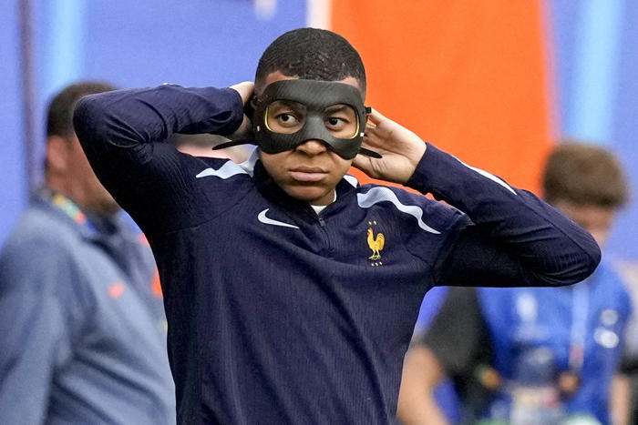 mbappé out of france’s starting lineup and on bench for euro 2024 clash with netherlands
