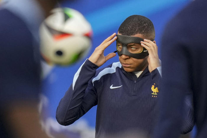 mbappé out of france’s starting lineup and on bench for euro 2024 clash with netherlands