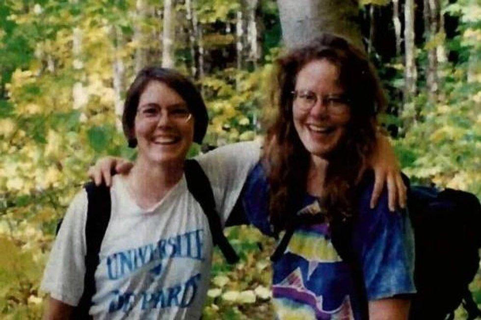 julianne (24) og laura (26) ble drept på 90-tallet – nå mener fbi å ha svar