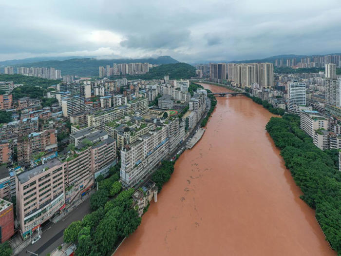 中国重慶市で今年最初の増水