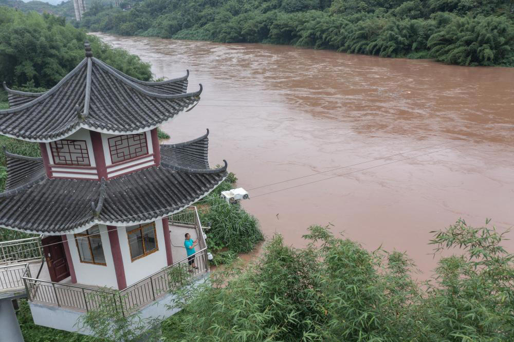 中国重慶市で今年最初の増水