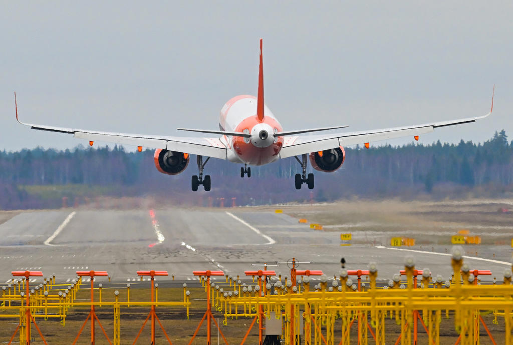 flygskatten sänks – kritik från alla håll