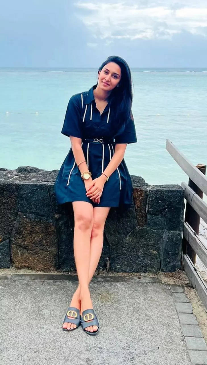 <p>She posed elegantly against the picturesque backdrop of Mauritius</p>