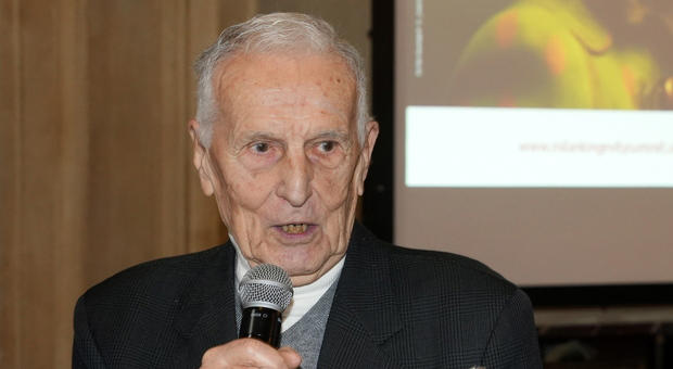 silvio garattini, il segreto per arrivare a 95 anni in salute: «niente farmaci e pranzo, due biscotti a colazione»