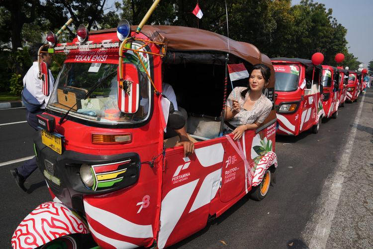 transportasi massal lawas di jakarta yang kini telah punah...