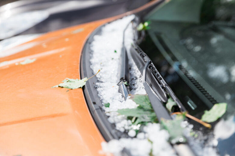 come proteggere le auto dalla grandine anche senza garage