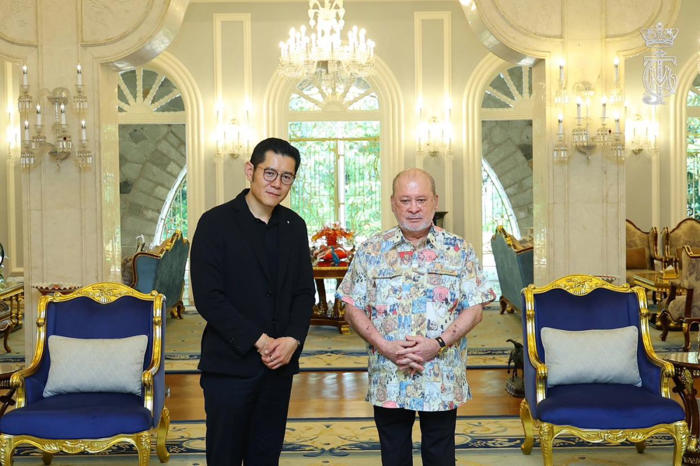 bhutan king meets malaysia's monarch at johor palace