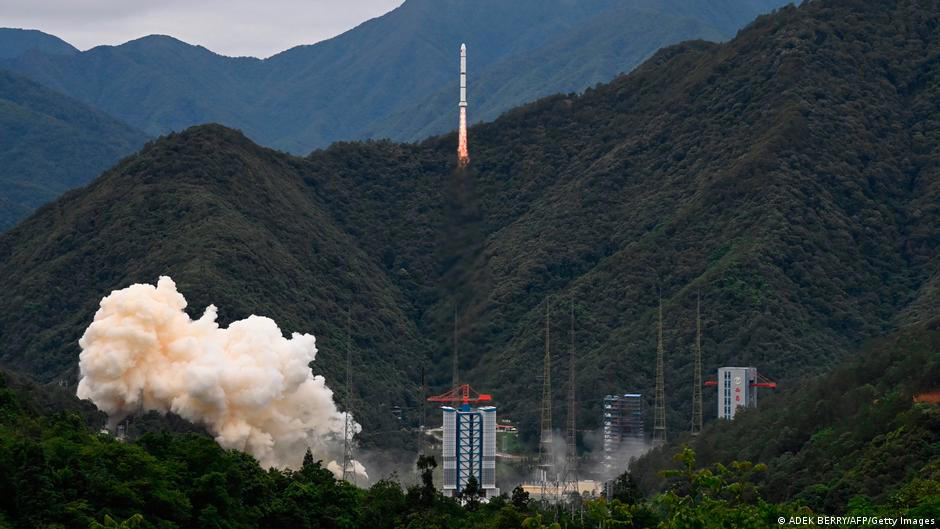 china y francia lanzan satélite para explorar el universo