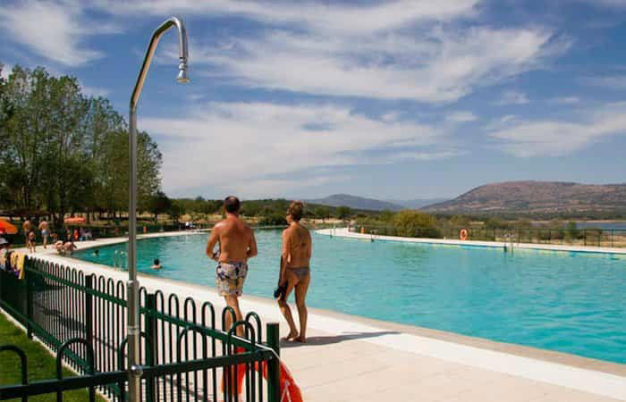 el lugar en el que se encuentra la piscina más grande de madrid: fechas, precios y horarios de apertura