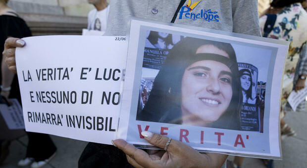 emanuela orlandi, il fratello pietro al sit-in: «l'inchiesta del papa è una farsa, mi sento tradito»