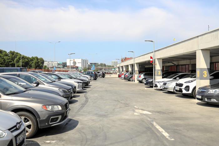 największy parking na świecie jest jak 43 boiska do piłki nożnej. szukasz auta jak igły w stogu siana
