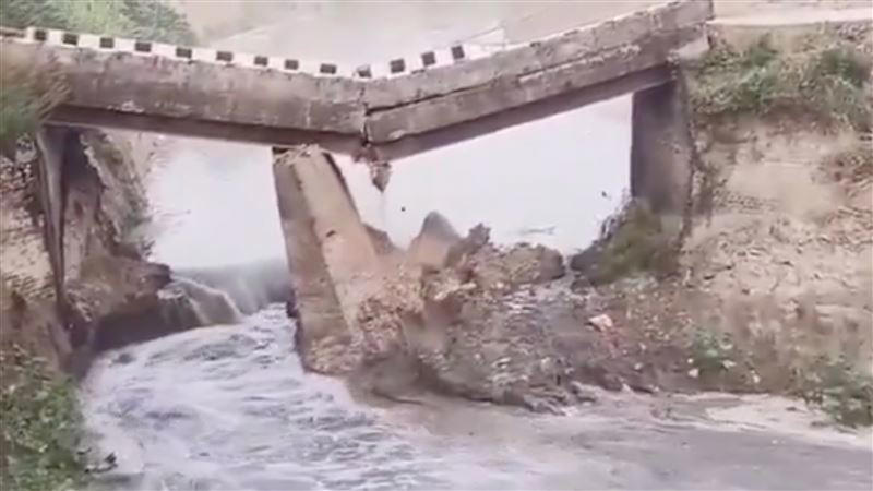 又有印度橋樑塌了！20秒震撼瞬間曝光 另一橋重金重建「還沒啟用又垮」