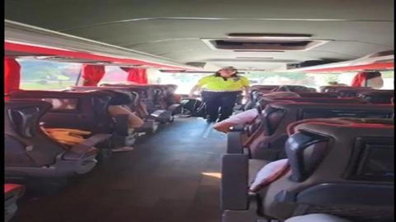 23 kişiyi hayata bağlayan o detay! otobüsteki yolculara polis uygulamasında emniyet kemeri taktırılmış