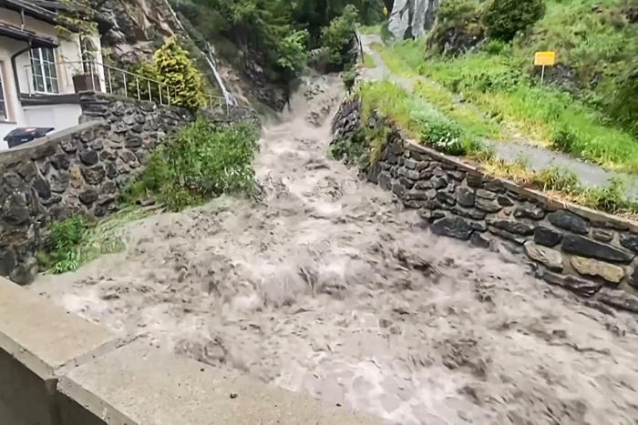 suisse: au moins deux morts et un disparu après un glissement de terrain provoqué par des pluies torrentielles