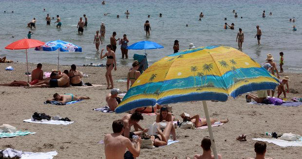 turisty nepustili dál! oblíbený italský ostrov capri vyhlásil zákaz vstupu dovolenkářů. proč?