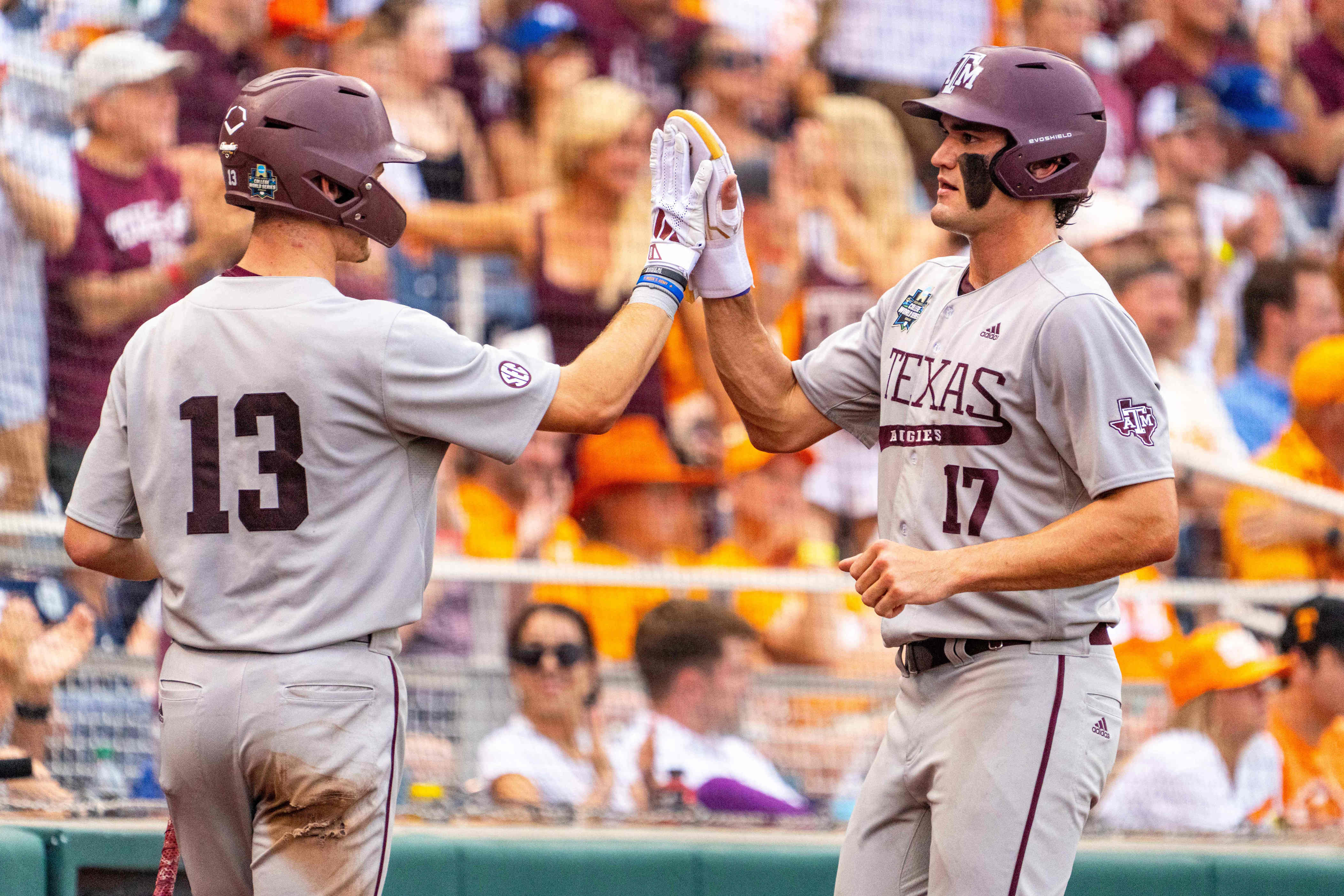 Watch: Jace LaViolette Gives Texas A&M Early 1-0 Lead With Homer In 1st ...