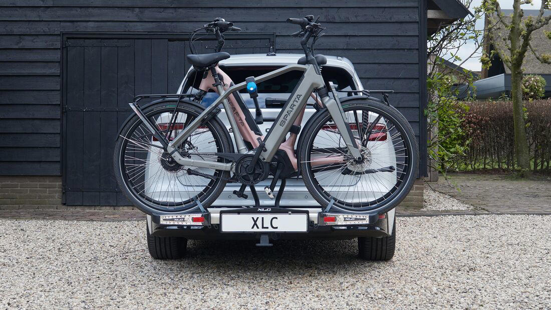 ideal für breite reifen : neue fahrradträger für e-bikes von xlc