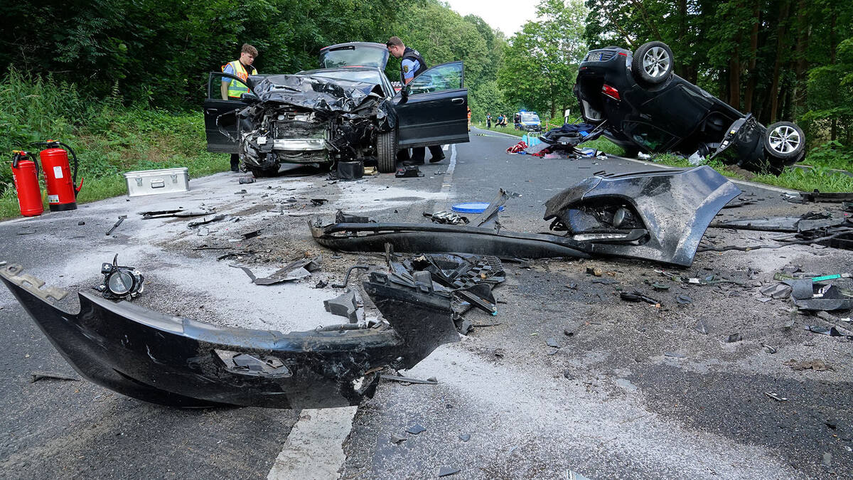 Zwei Personen Bei Autounfall In Tharandt Schwer Verletzt