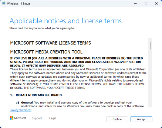 Screenshot of Windows 11 Media Creation Tool showing the license agreement