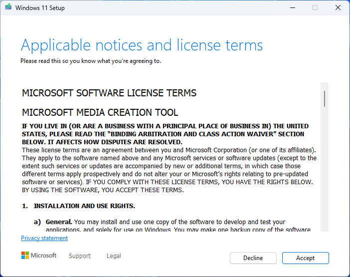Screenshot of Windows 11 Media Creation Tool showing the license agreement